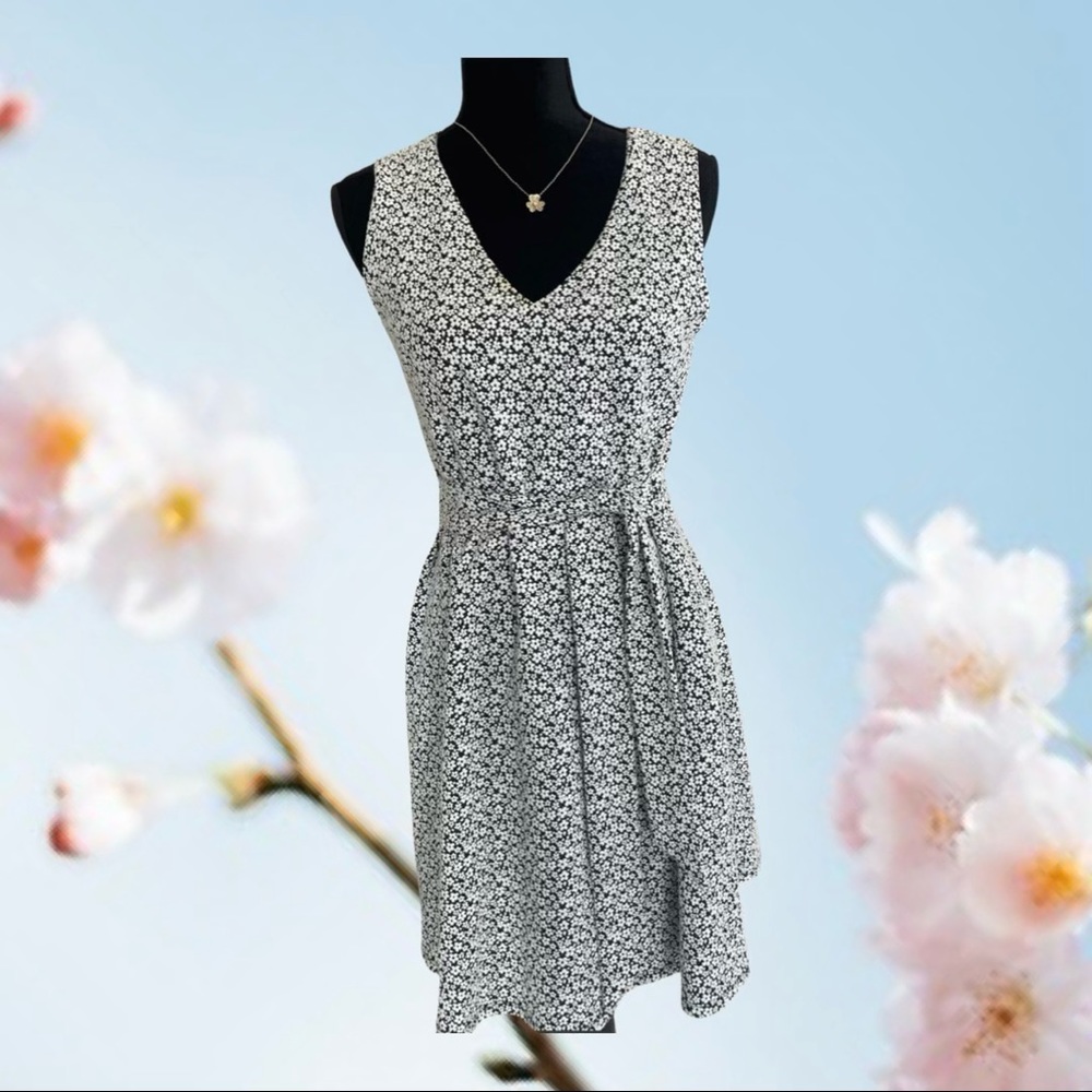 Sweet Daisy floral pattern dress, size 8 by LOFT